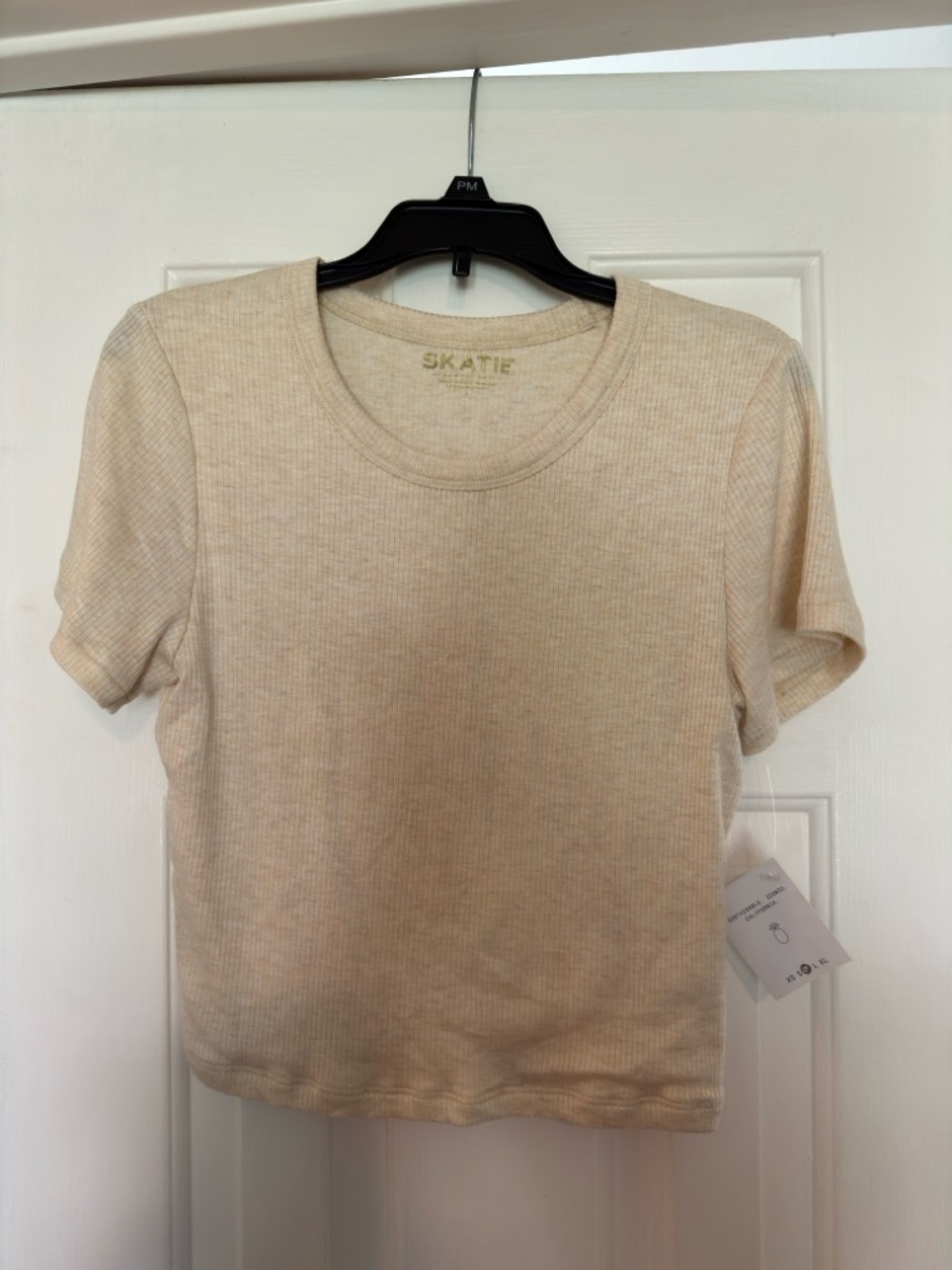 Skatie Short Sleeve Crop Ribbed Tee in Cream